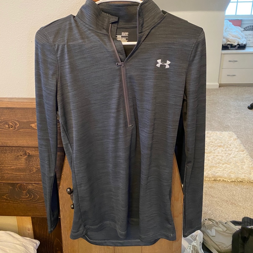 Women’s UA shirt